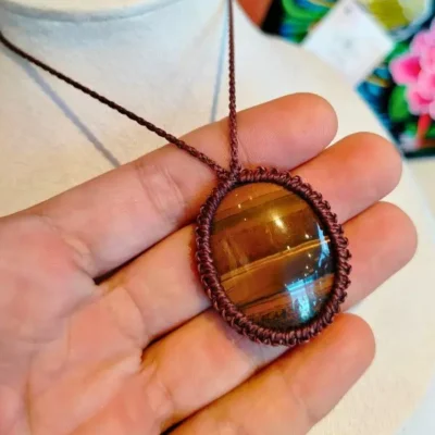 Alternative view of Colar de Macramê com Olho de Tigre