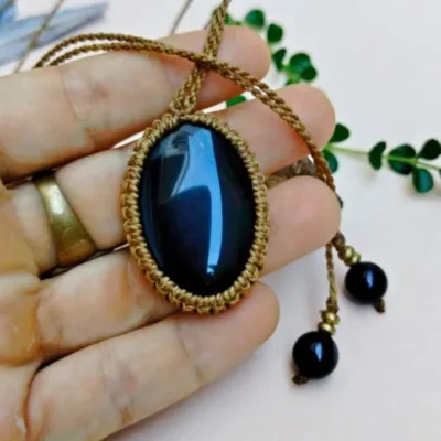 Colar de Macramê com Obsidiana Negra