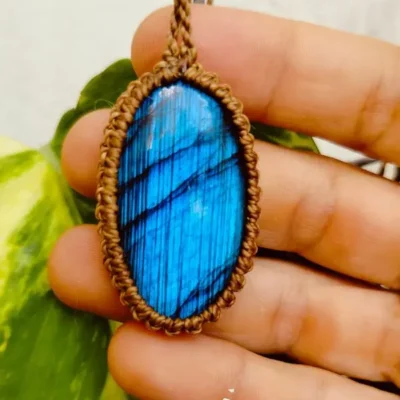 Alternative view of Colar de Macramê com Labradorita Azul