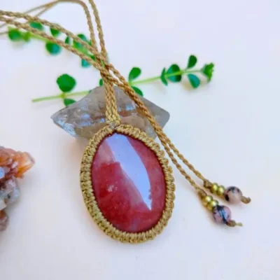 Alternative view of Colar de Macramê com Quartzo Goiaba