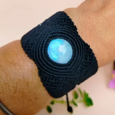 Bracelete de Macramê com Pedra da Lua