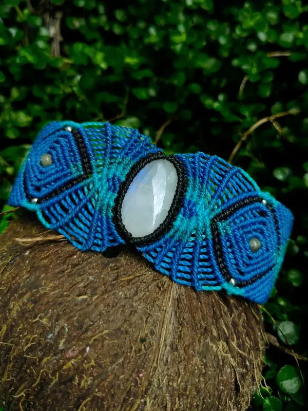 Bracelete de Macramê Azul com Pedra da Lua - Imagem 3