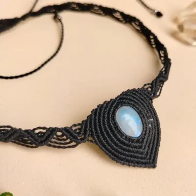 Gargantilha de Macramê com Pedra da Lua