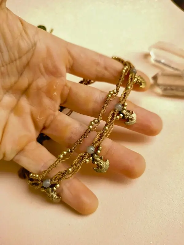 Tornozeleira Dupla de Macramê com Pedra Natural - Imagem 2