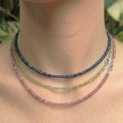Colar Choker Mini Pedrinhas Facetadas com fecho em aço cirúrgico