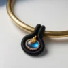 Choker Dourada e Pingente de Macramê com Pedra Labradorita
