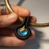 Choker Dourada e Pingente de Macramê com Pedra Labradorita - Imagem 3