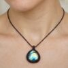 Colar com Pedra Natural Labradorita em Macramê
